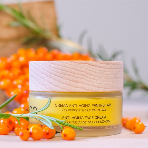 Nuca-crema-antiaging-peptide-1