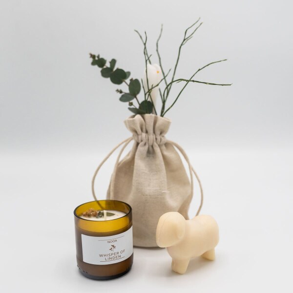 DUO delicat oiță + lumânare naturală Whisper of Linden
